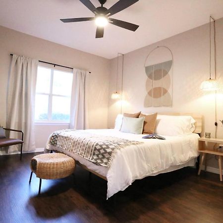 Nomad Retreat King Bed Boutique Condo W Garage Gainesville Buitenkant foto