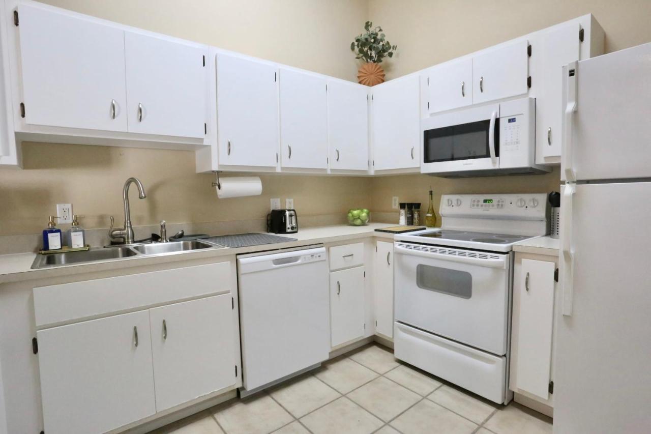 Nomad Retreat King Bed Boutique Condo W Garage Gainesville Buitenkant foto