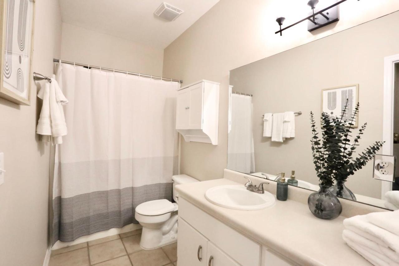 Nomad Retreat King Bed Boutique Condo W Garage Gainesville Buitenkant foto